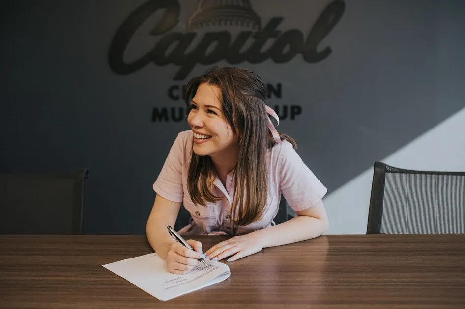 The Voice Finalist Rachel Mac signs with Capitol CMG